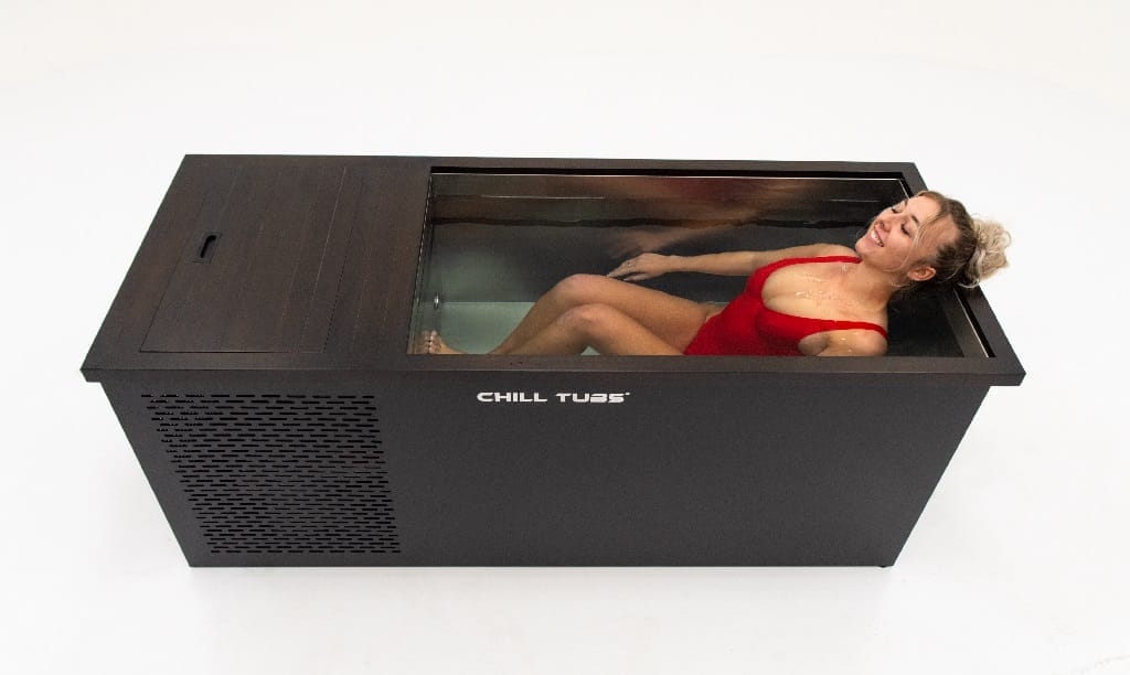 Chill Tub Ice Bath Stainless Steel + Teak + Aluminium, woman enjoy