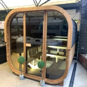<b>HEKLA<sup>™</sup></b><br /><i> 250 CUBE SAUNA</i><br /> Thermowood™</sup><p style="color:RED;"><br><b> EX-DISPLAY</b></p>